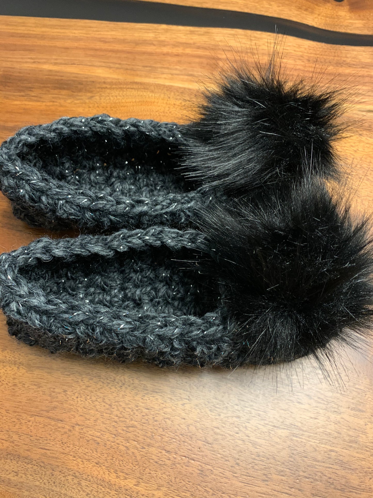 Pompom slippers