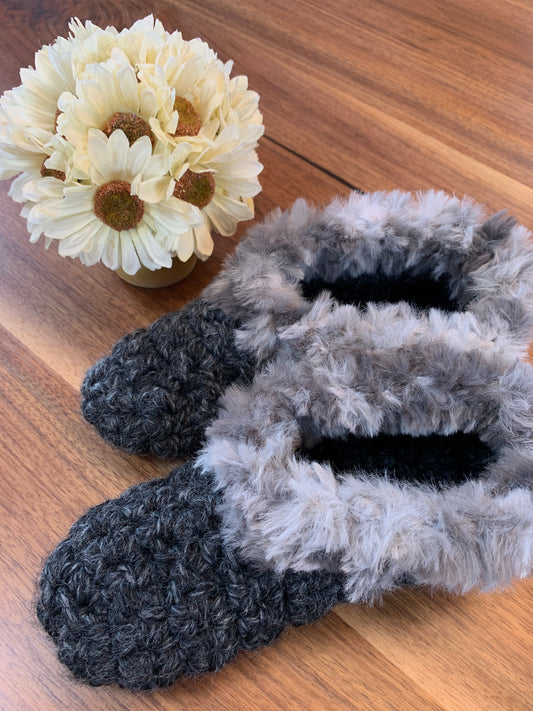 Faux fur slippers