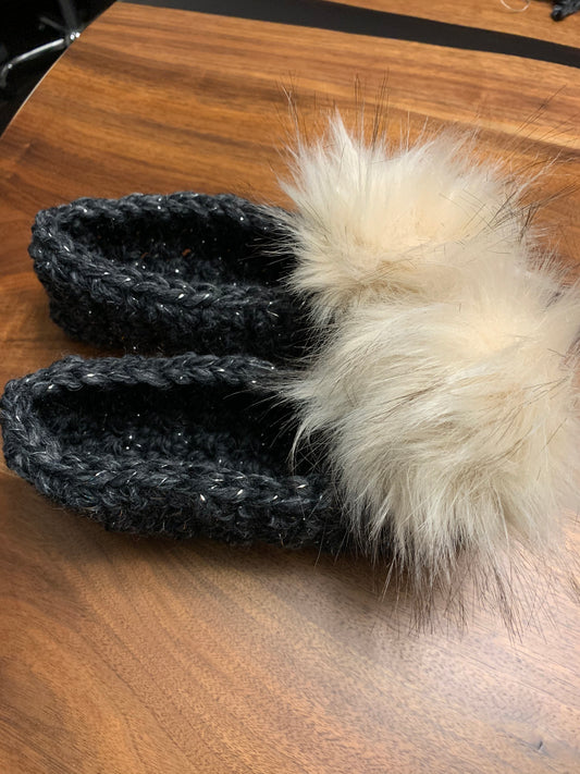 Pompom slippers