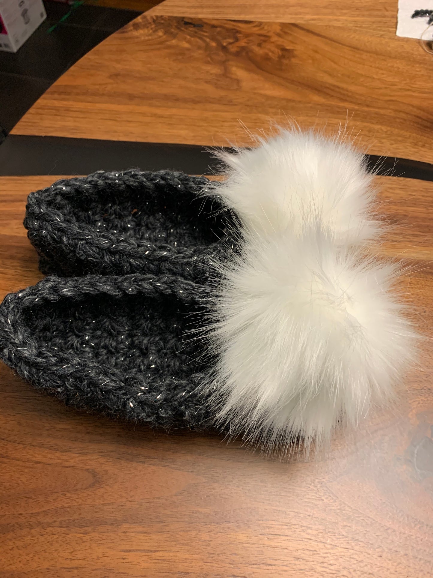 Pompom slippers