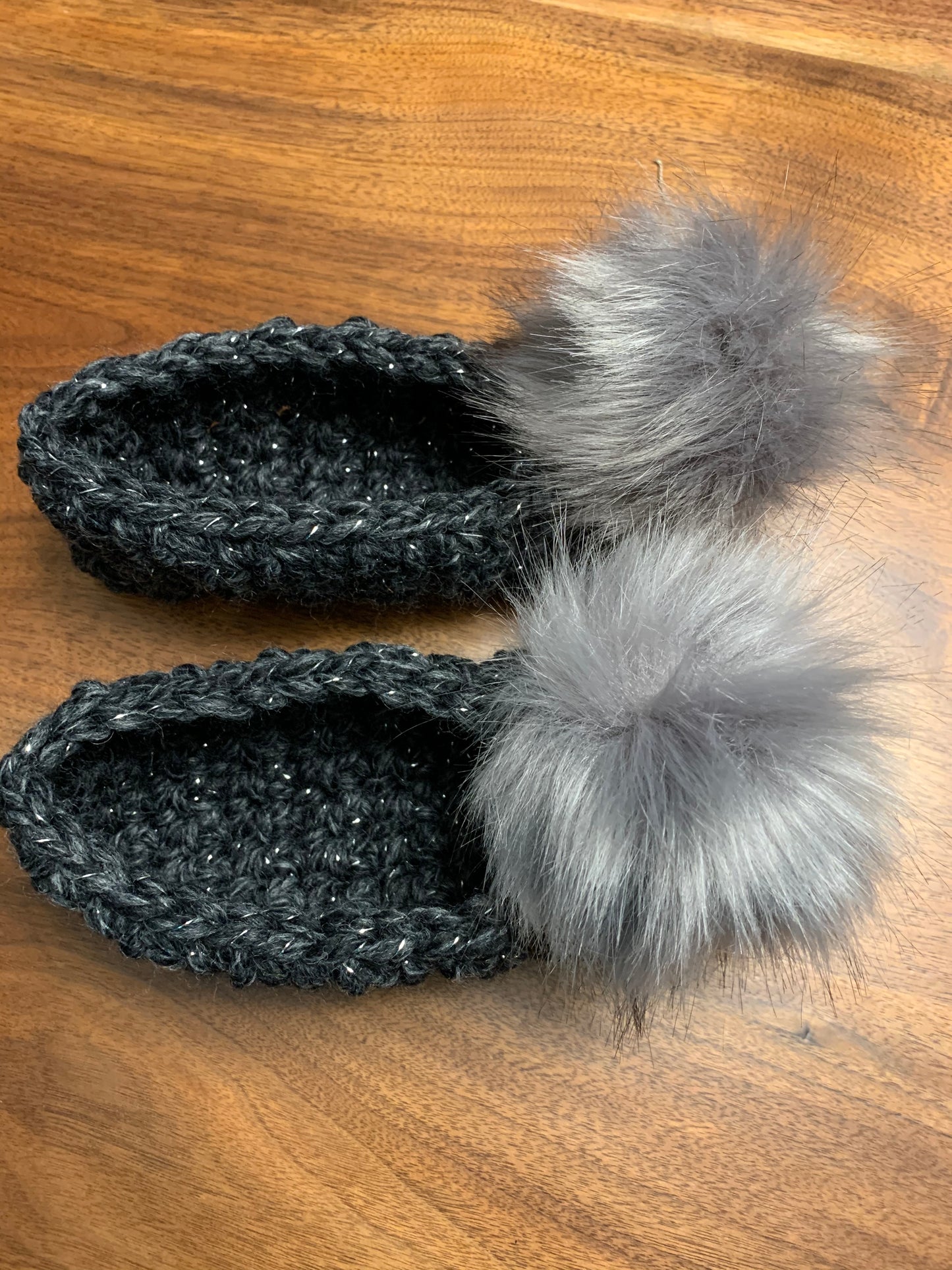 Pompom slippers